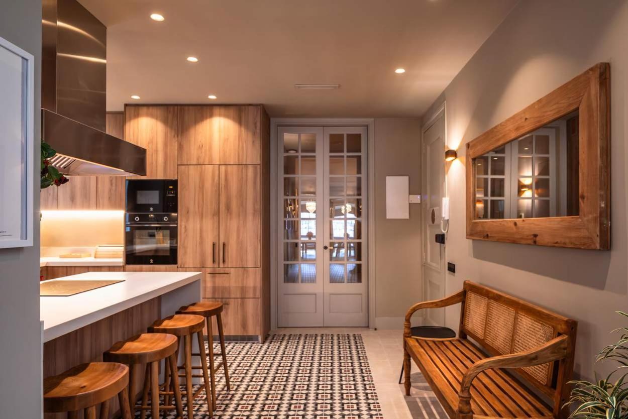 Lovely 6 Bedroom Flat In L'eixample Barcelona