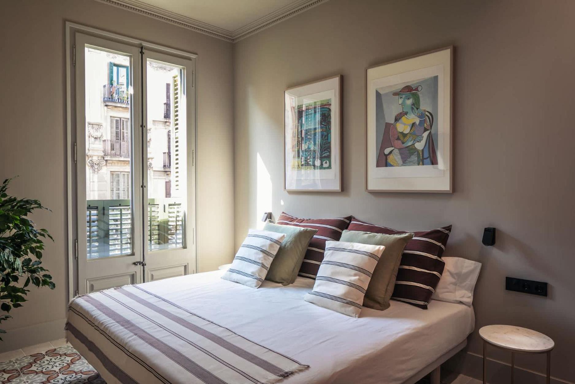 Lovely 6 Bedroom Flat In L'eixample Apartment *