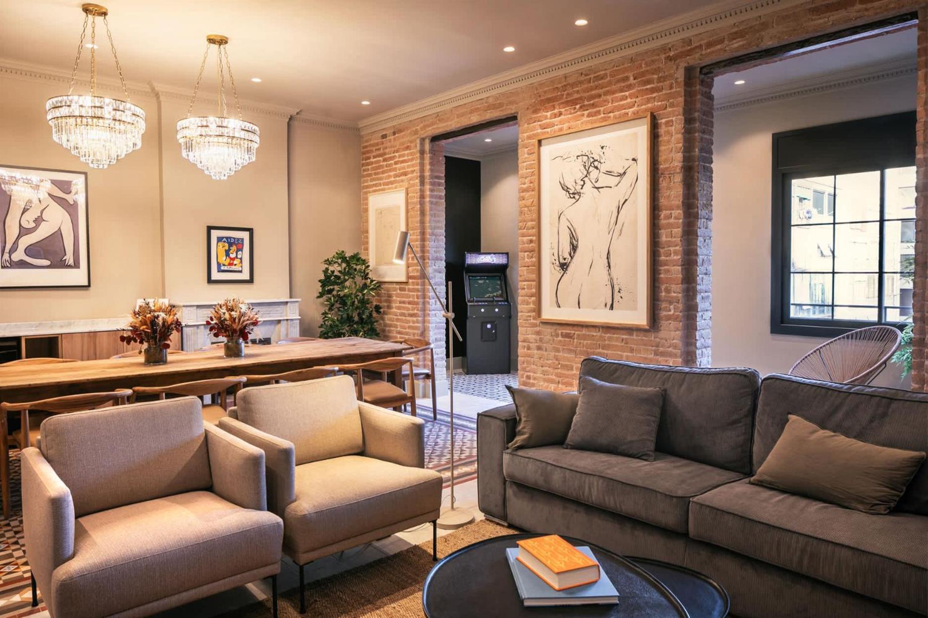 Apartment Lovely 6 Bedroom Flat In L'eixample Barcelona