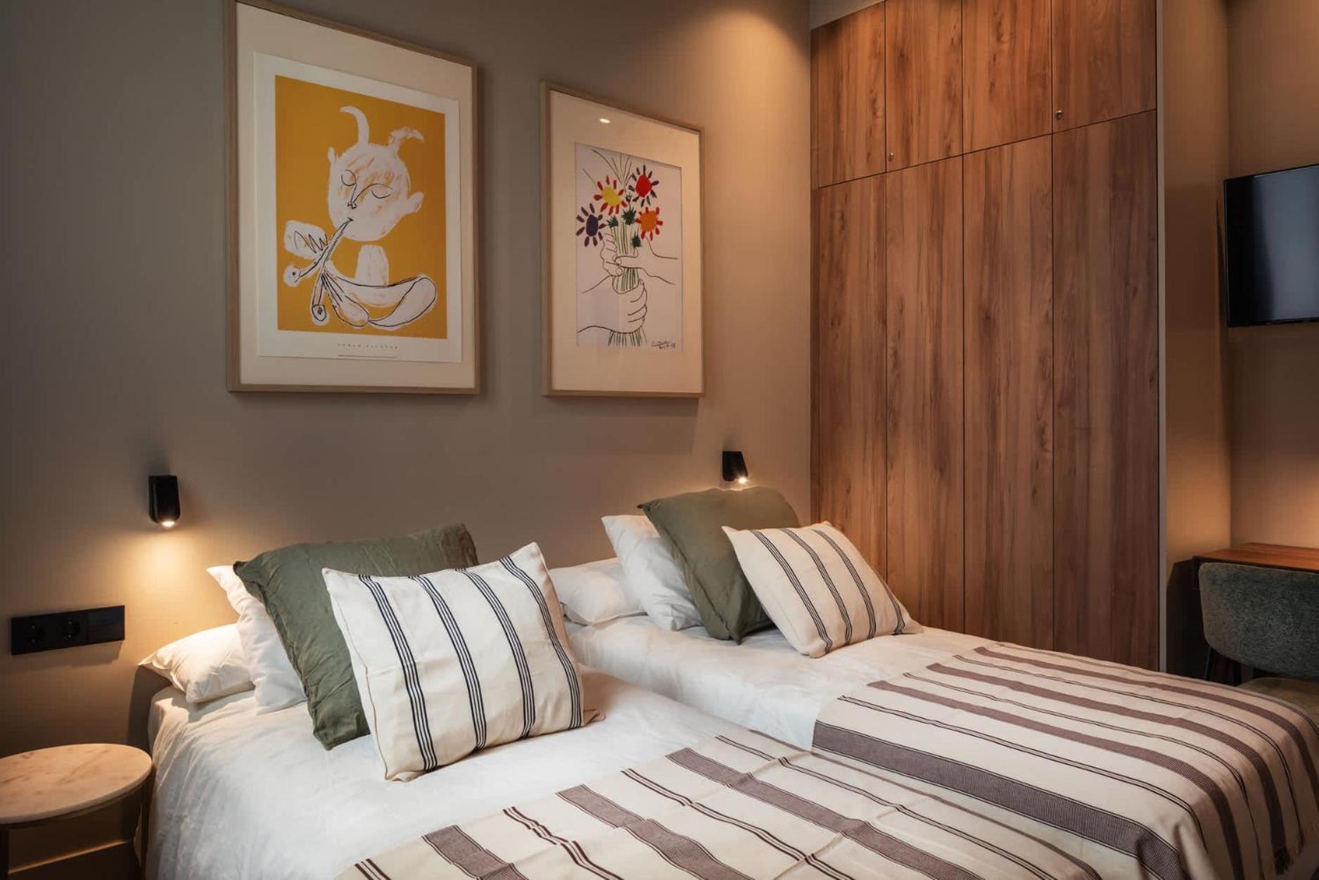 Apartment Lovely 6 Bedroom Flat In L'eixample Barcelona